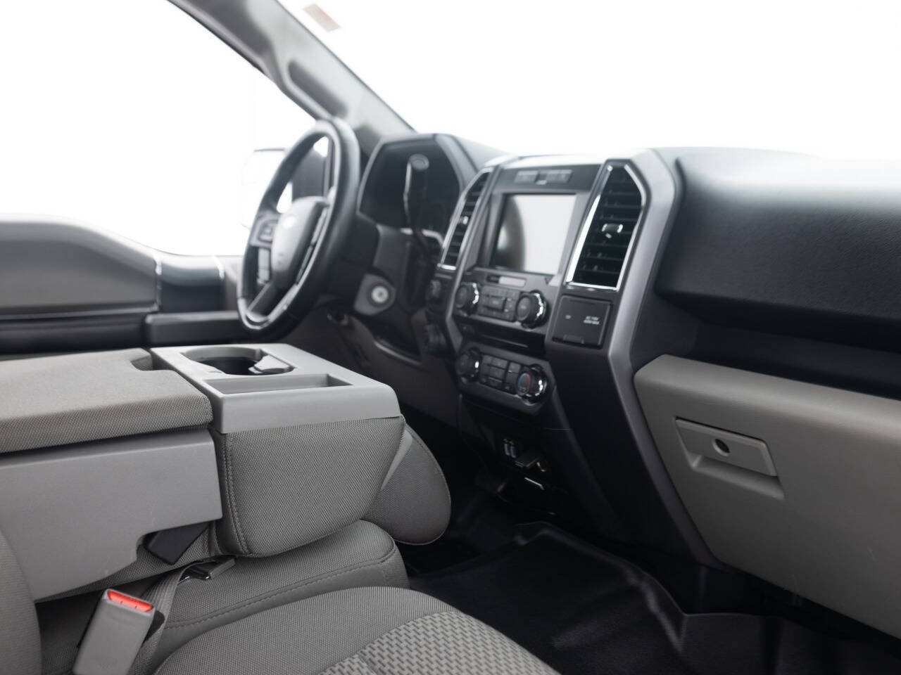 Used 2016 Ford F150 XLT w/ Equipment Group 302A Luxury AWD/4WD image 34