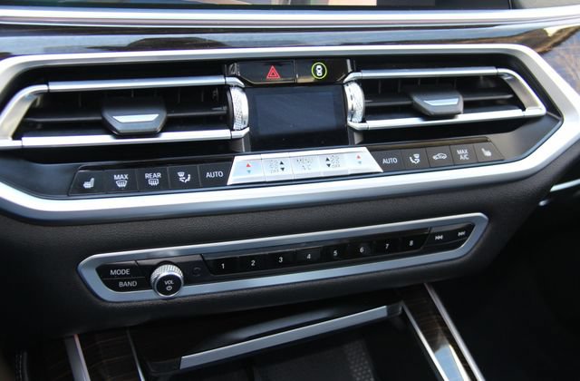 Used 2019 BMW X7 xDrive40i w/ Cold Weather Package AWD/4WD image 29
