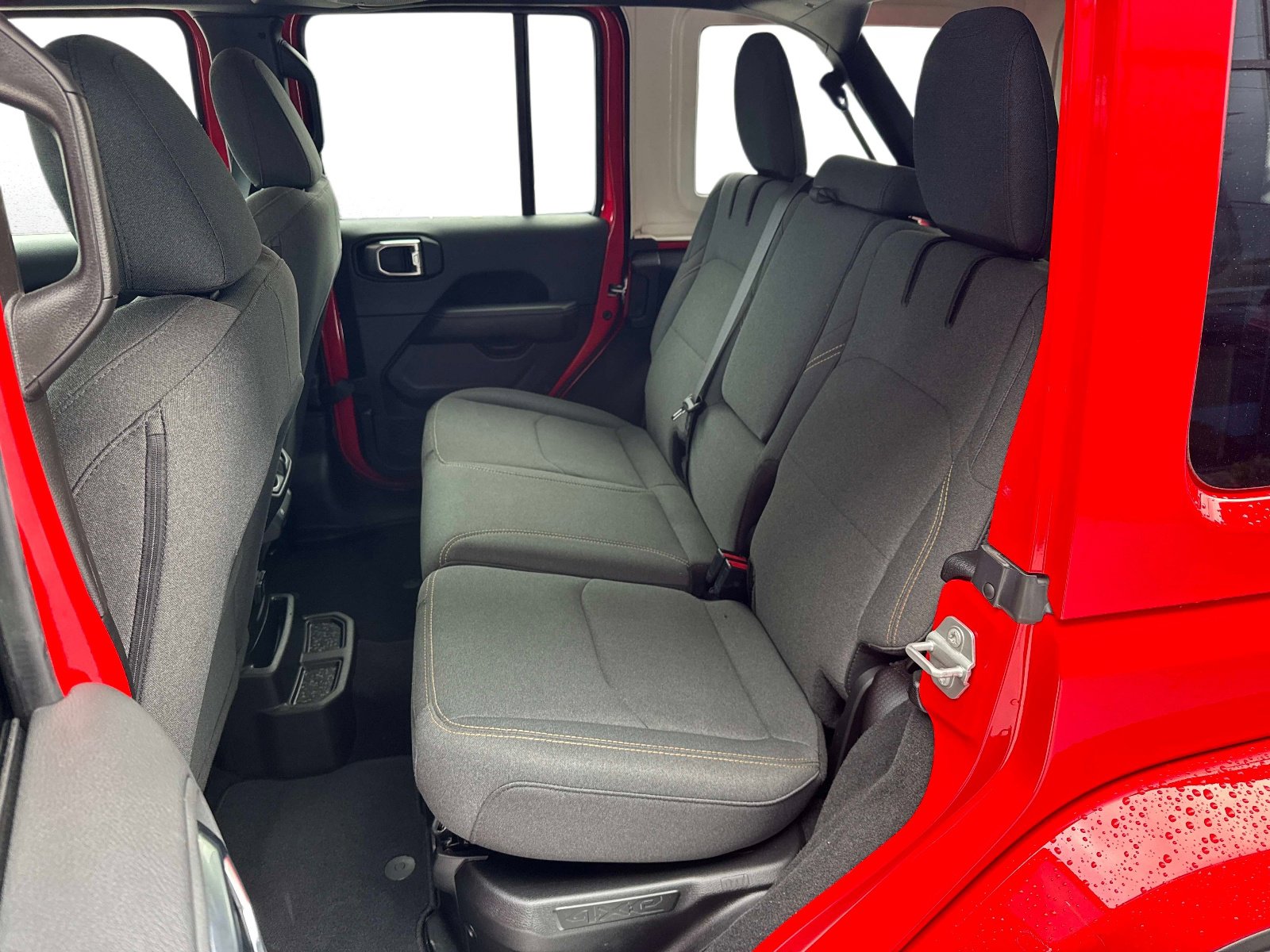 Used 2025 Jeep Wrangler Unlimited Sahara image 13