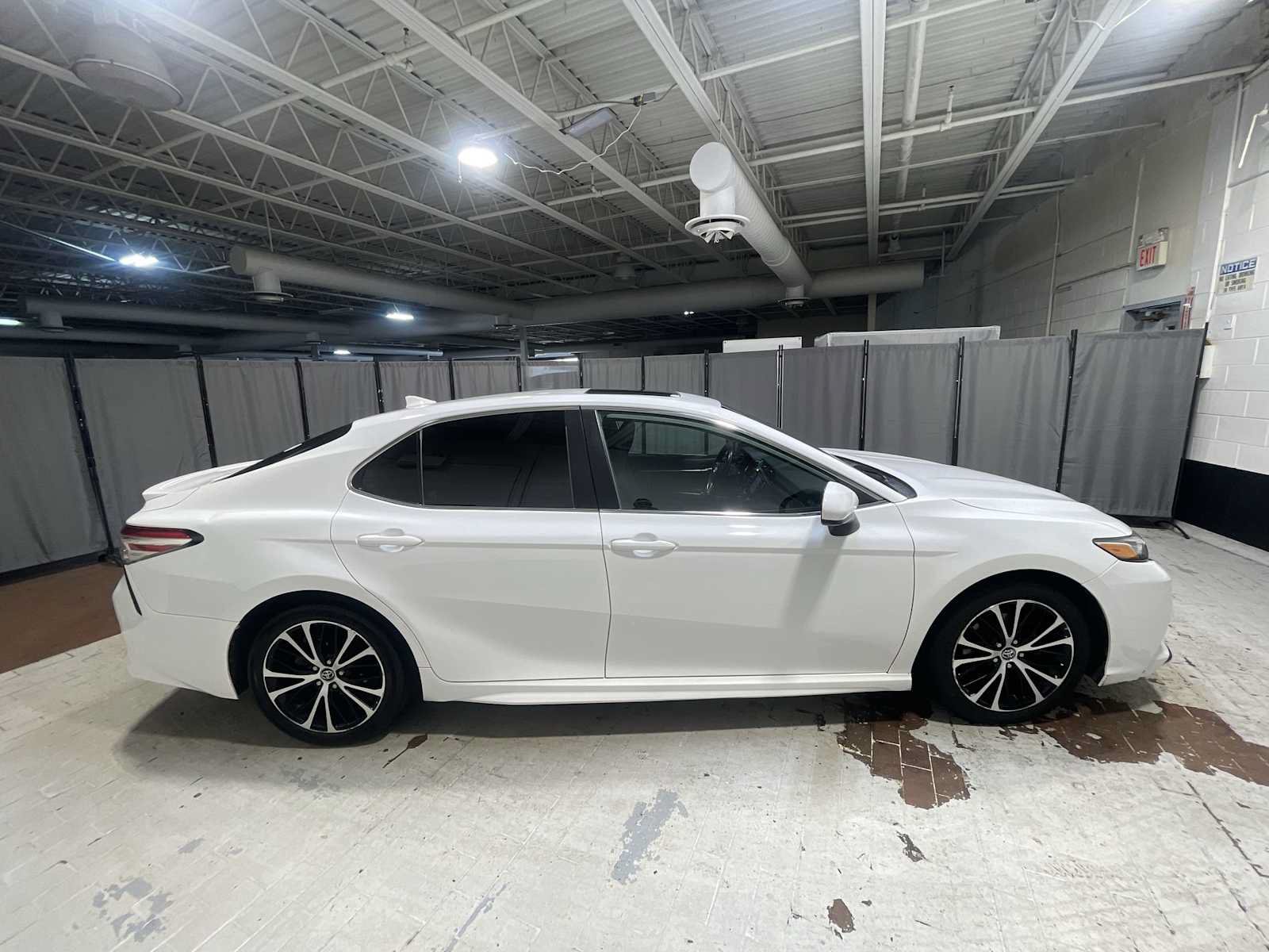 Used 2020 Toyota Camry SE FWD image 26