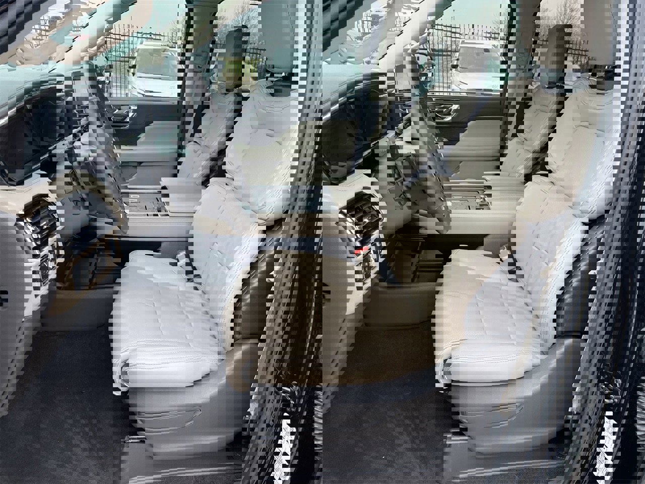 Used 2024 Lincoln Navigator Premiere image 22