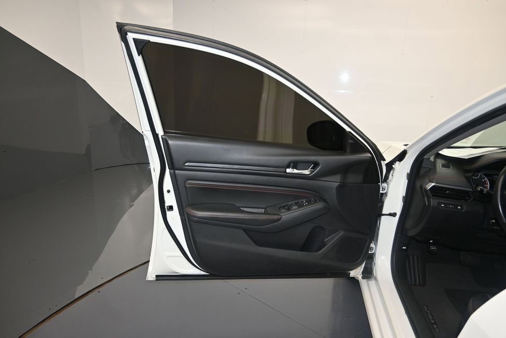 Certified 2021 Nissan Altima 2.0 SR FWD image 10