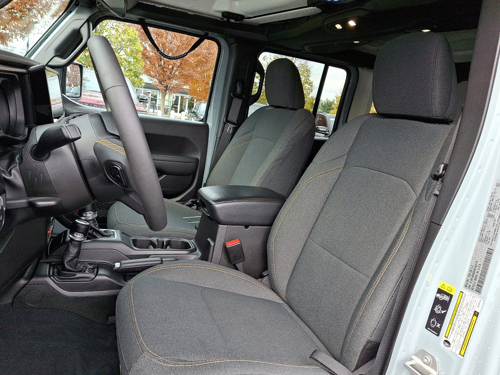 Certified 2024 Jeep Wrangler Unlimited AWD/4WD image 24
