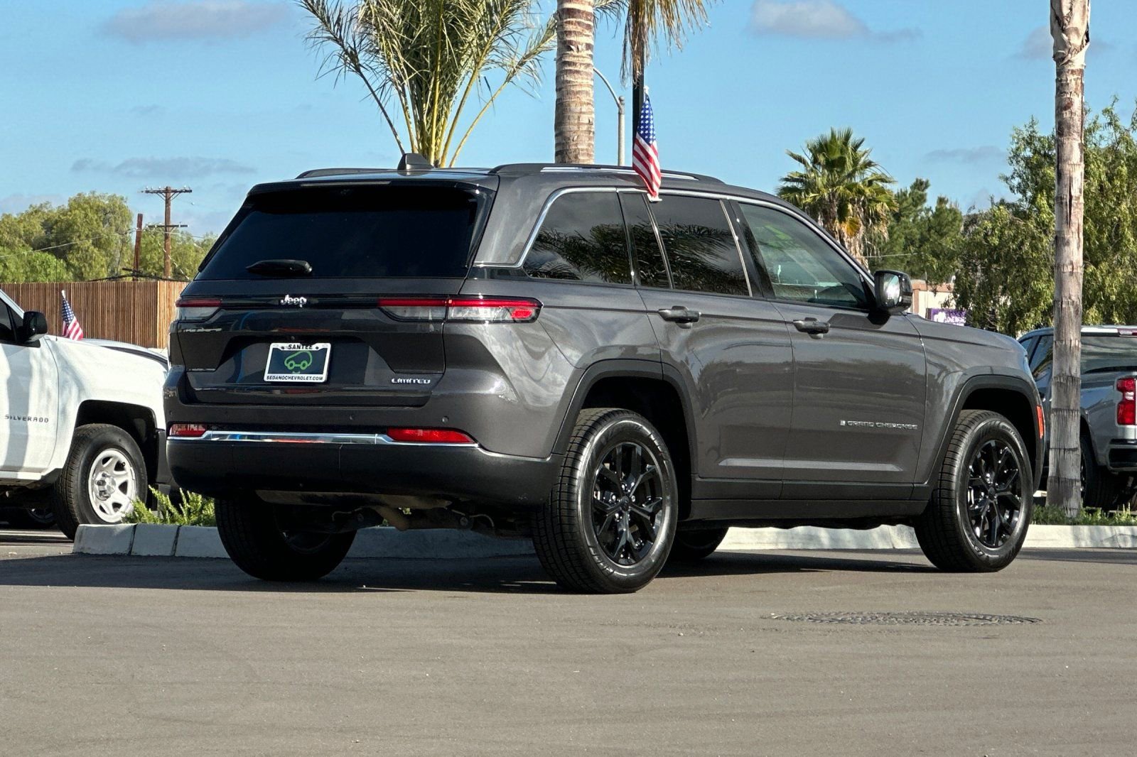 Used 2022 Jeep Grand Cherokee Limited w/ Luxury Tech Group II RWD image 4