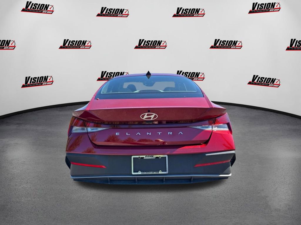 Certified 2025 Hyundai Elantra SE w/ Cargo Package image 6