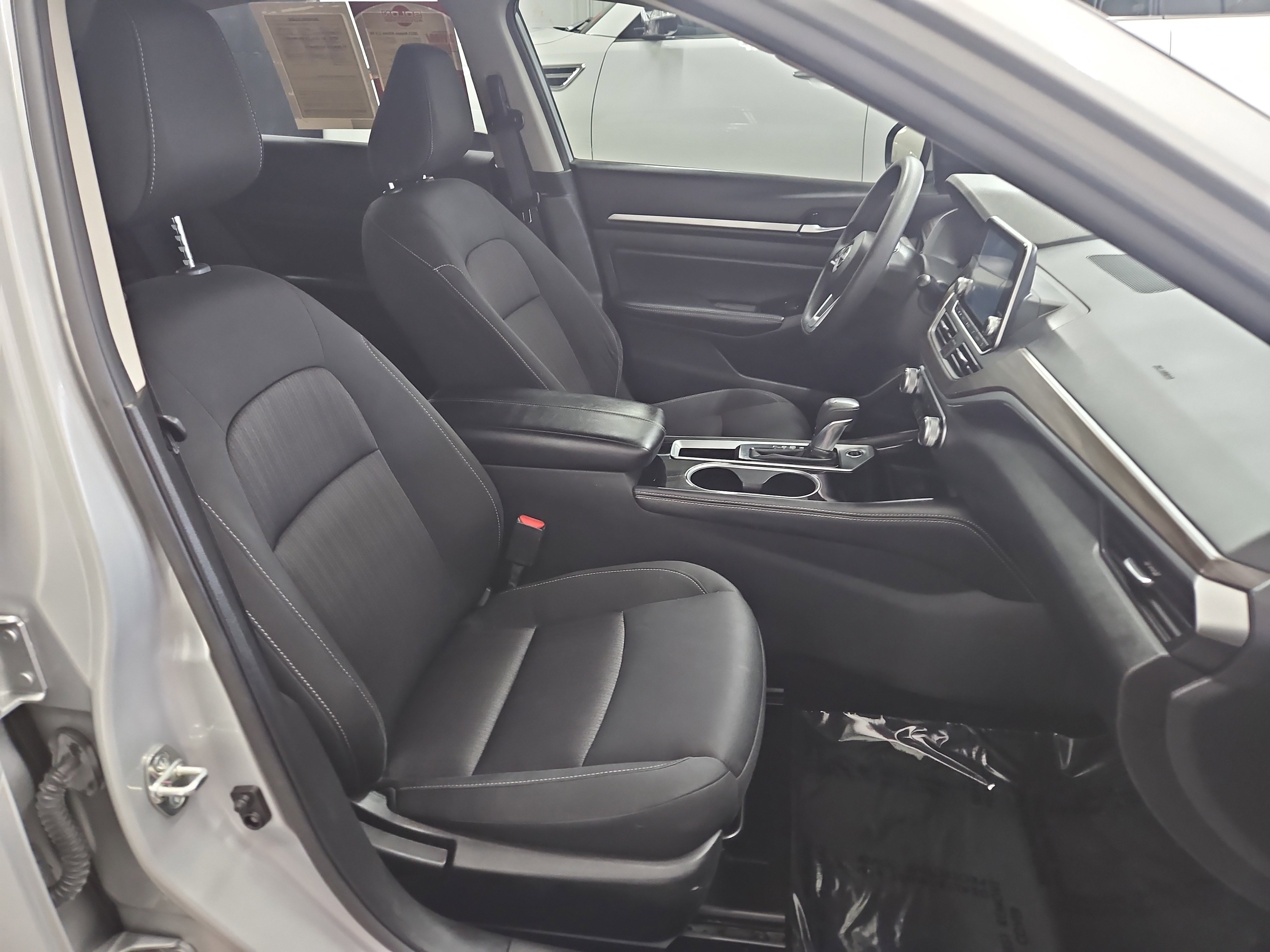 Used 2023 Nissan Altima 2.5 SV image 9