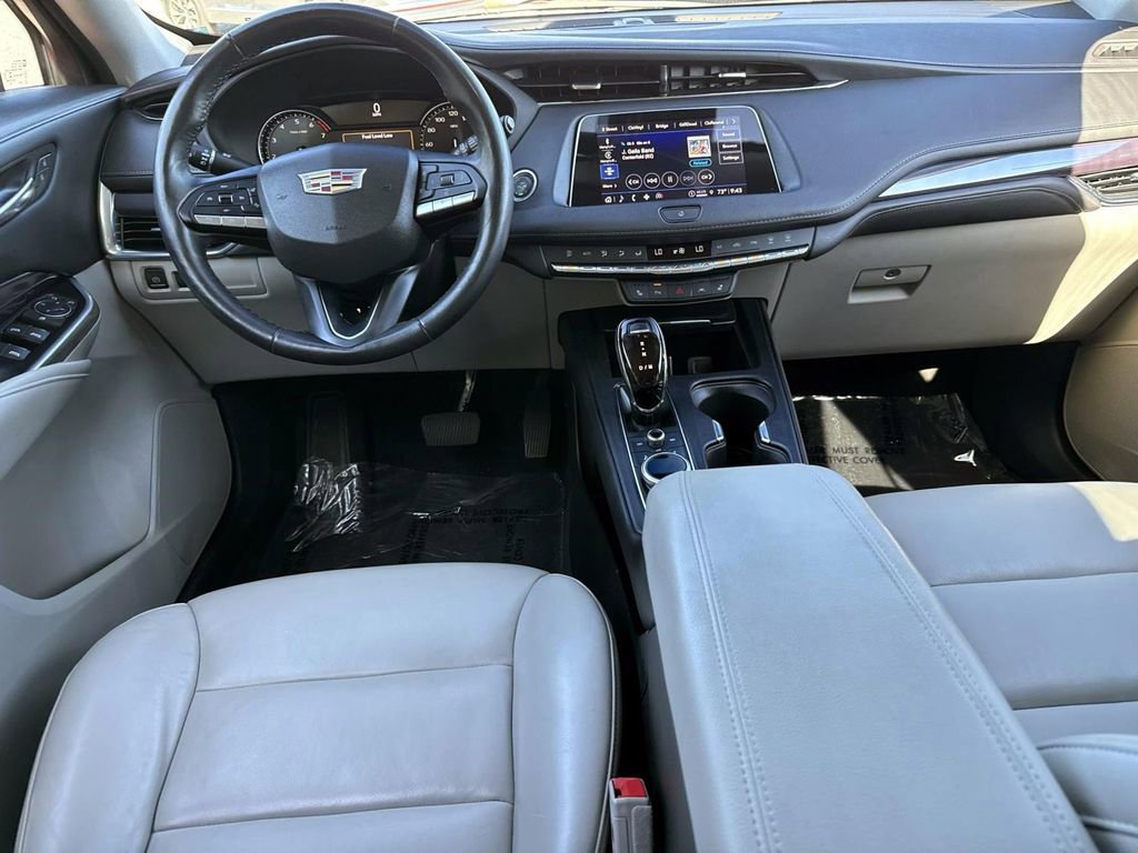 Used 2023 Cadillac XT4 Luxury w/ Cold Weather Package FWD image 40