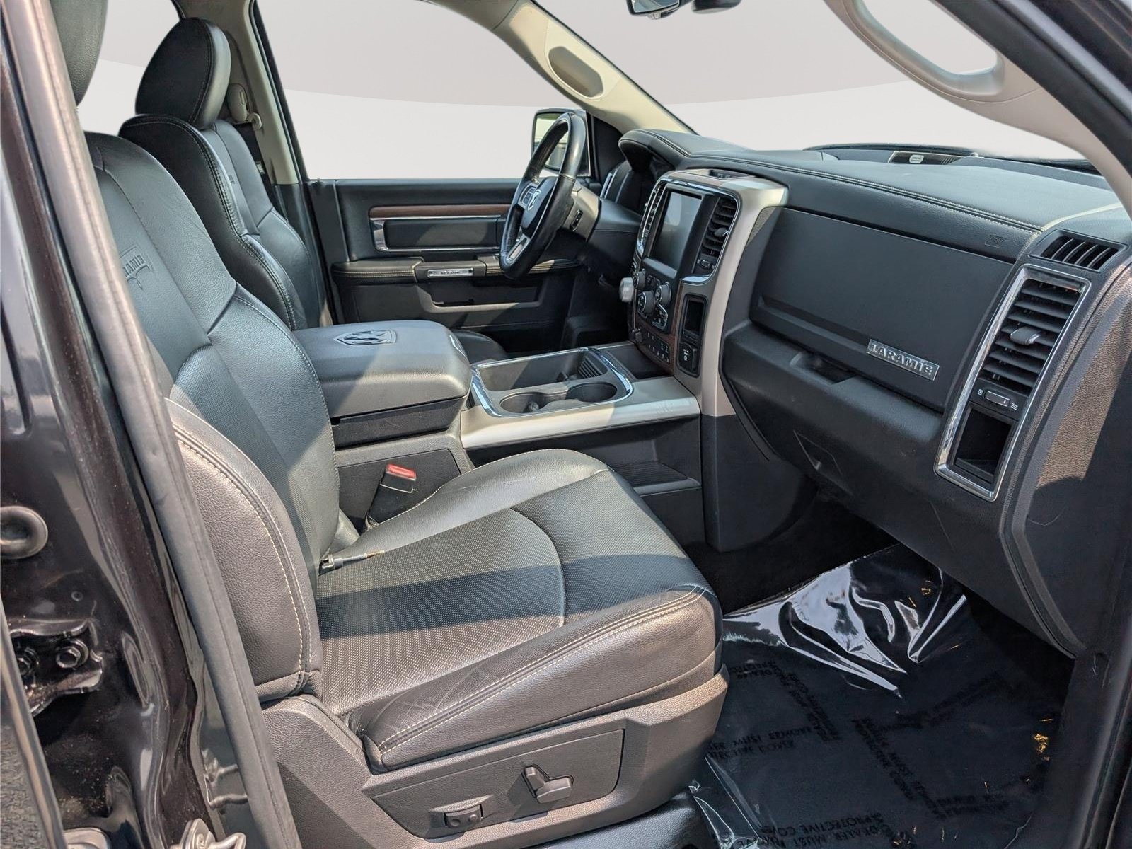 Used 2016 RAM 1500 Laramie w/ Convenience Group AWD/4WD image 10