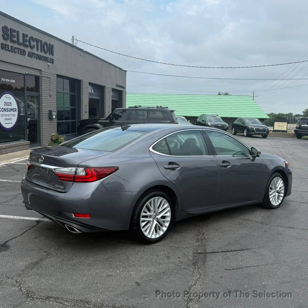 Used 2018 Lexus ES 350 w/ Luxury Package w/Wood Trim FWD image 17