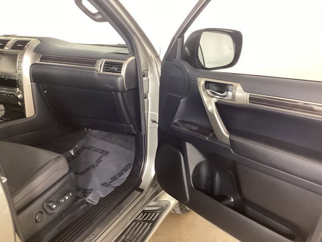 Used 2021 Lexus GX 460 Premium w/ Accessory Package AWD/4WD image 21