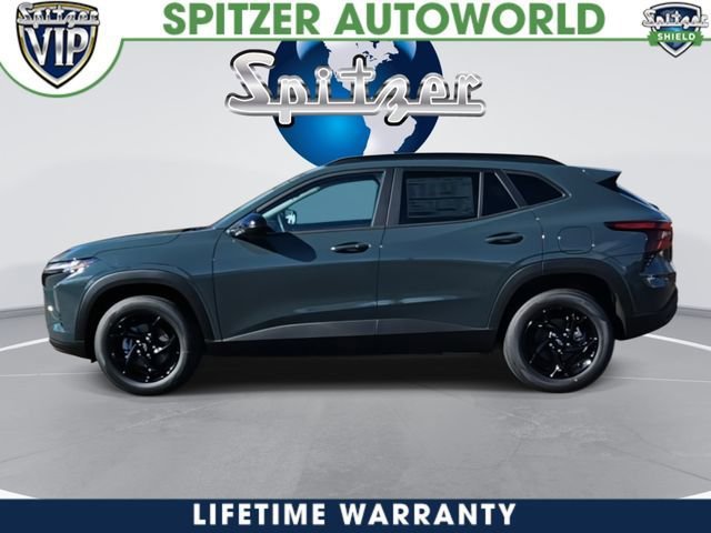 New 2026 Chevrolet Trax LT w/ Midnight Edition FWD image 3