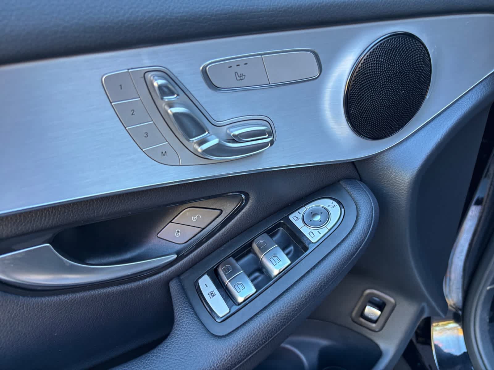 Used 2019 Mercedes-Benz GLC 300 4MATIC image 21