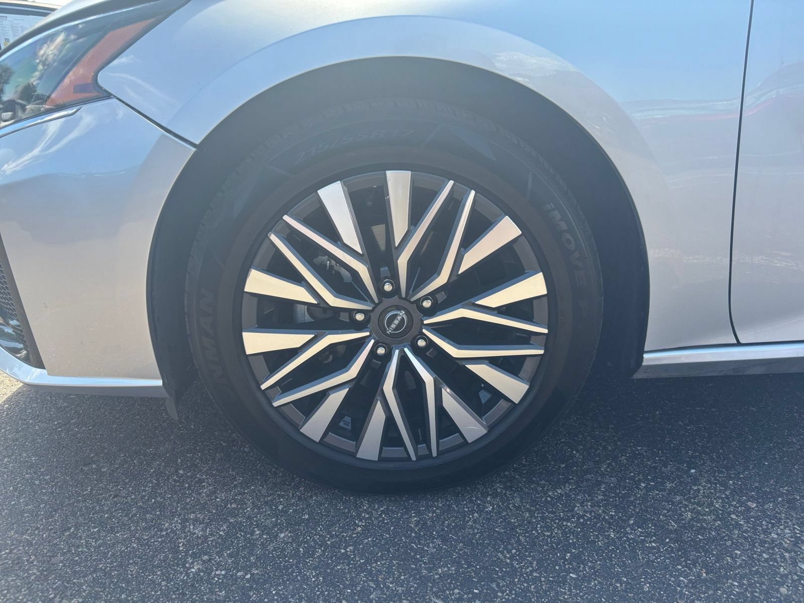 Used 2025 Nissan Altima 2.5 SV FWD image 28