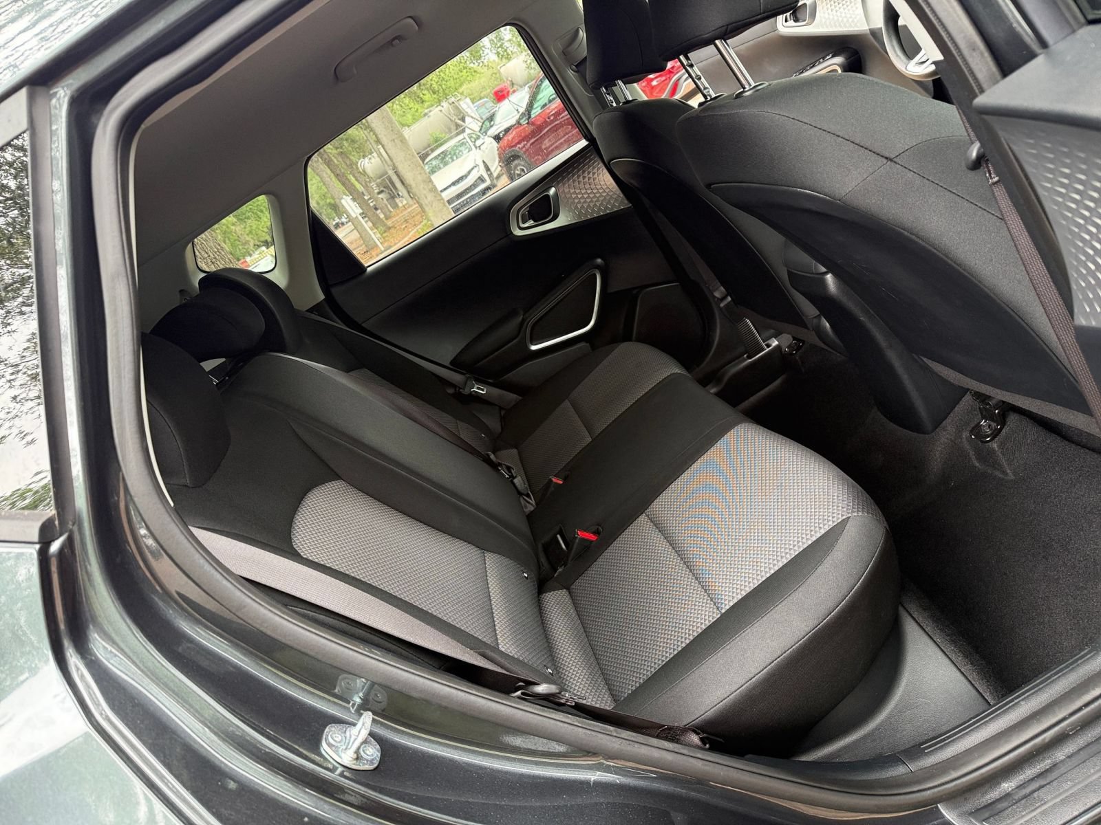 Used 2025 Kia Soul LX w/ LX Technology Package FWD image 34
