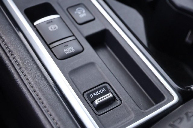 Certified 2025 Nissan Pathfinder SL FWD image 21