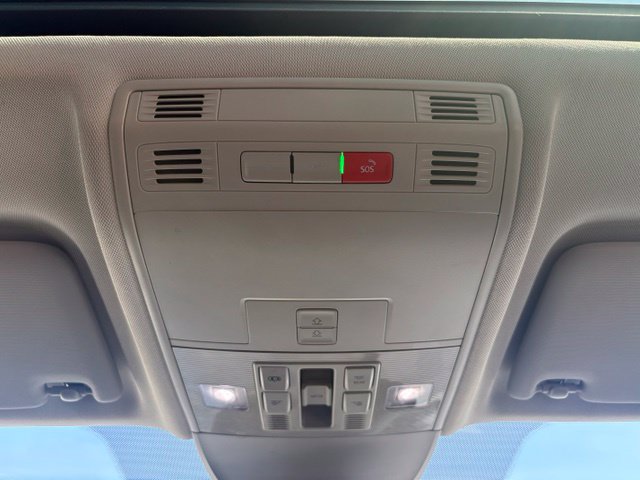 Used 2023 Volkswagen Taos SE w/ Panoramic Sunroof Package FWD image 29