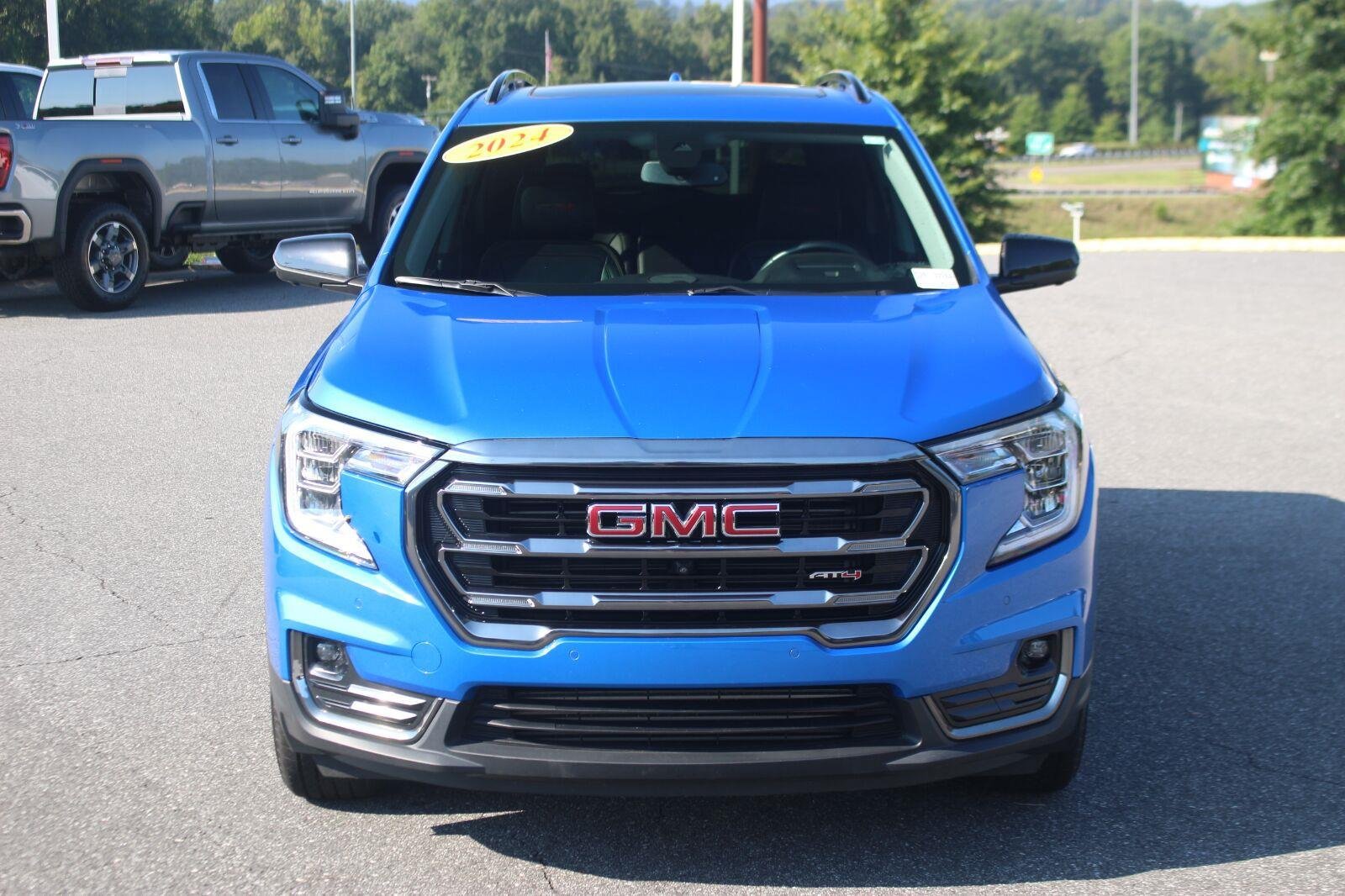 Used 2024 GMC Terrain AT4 w/ Infotainment Package II AWD/4WD image 2
