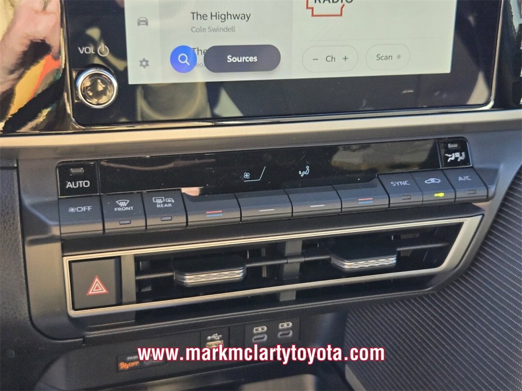 New 2026 Toyota Camry SE image 17