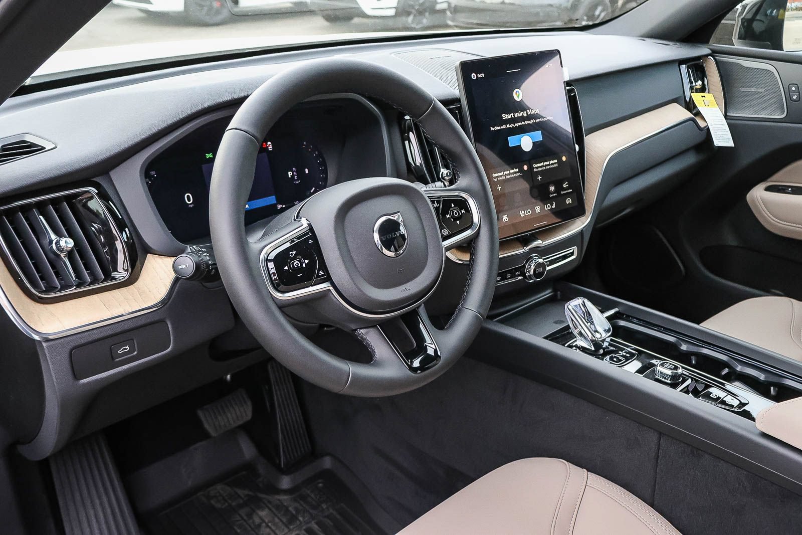 New 2027 Volvo XC60 B5 Plus AWD/4WD image 26