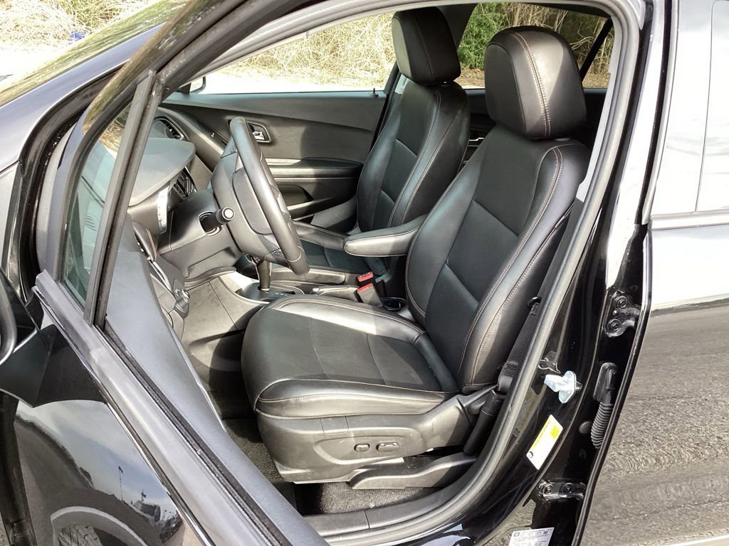 Used 2021 Chevrolet Trax LT w/ Premium Seat Package image 27