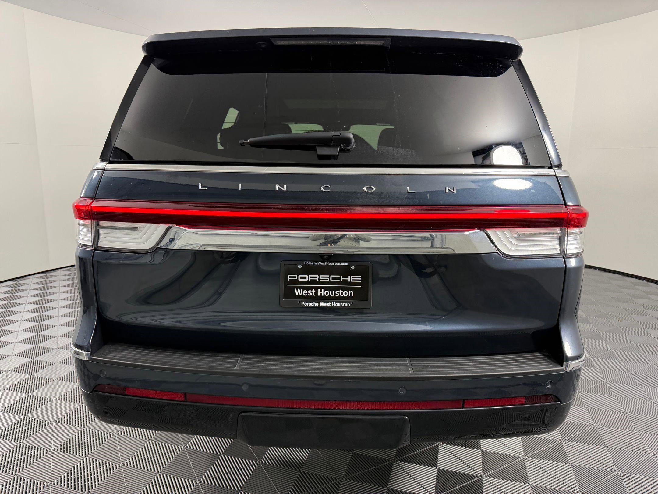 Used 2024 Lincoln Navigator Reserve image 10