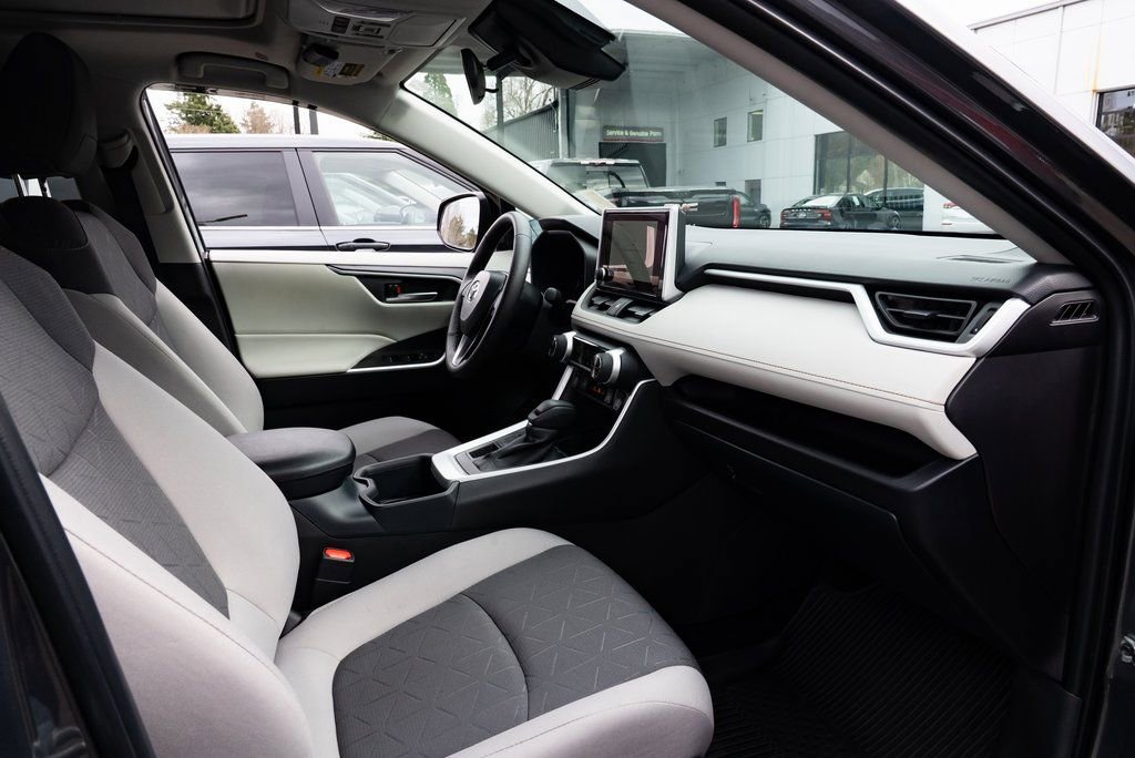 Used 2025 Toyota RAV4 XLE w/ Convenience Package image 25