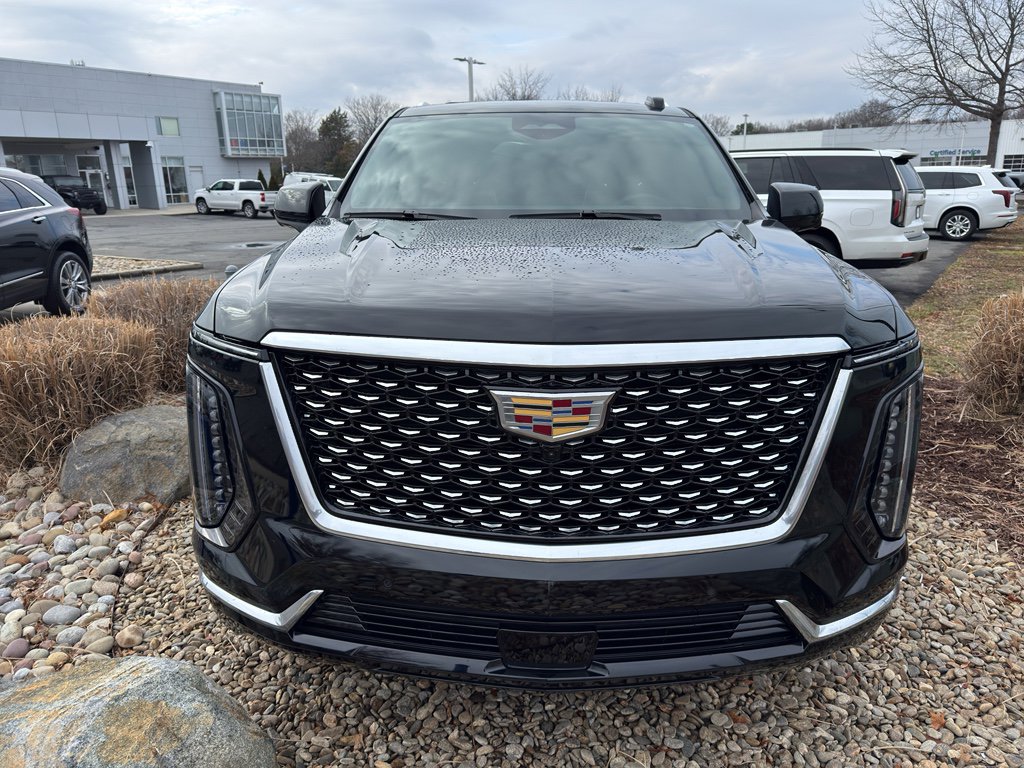 Used 2025 Cadillac Escalade Premium Luxury image 2