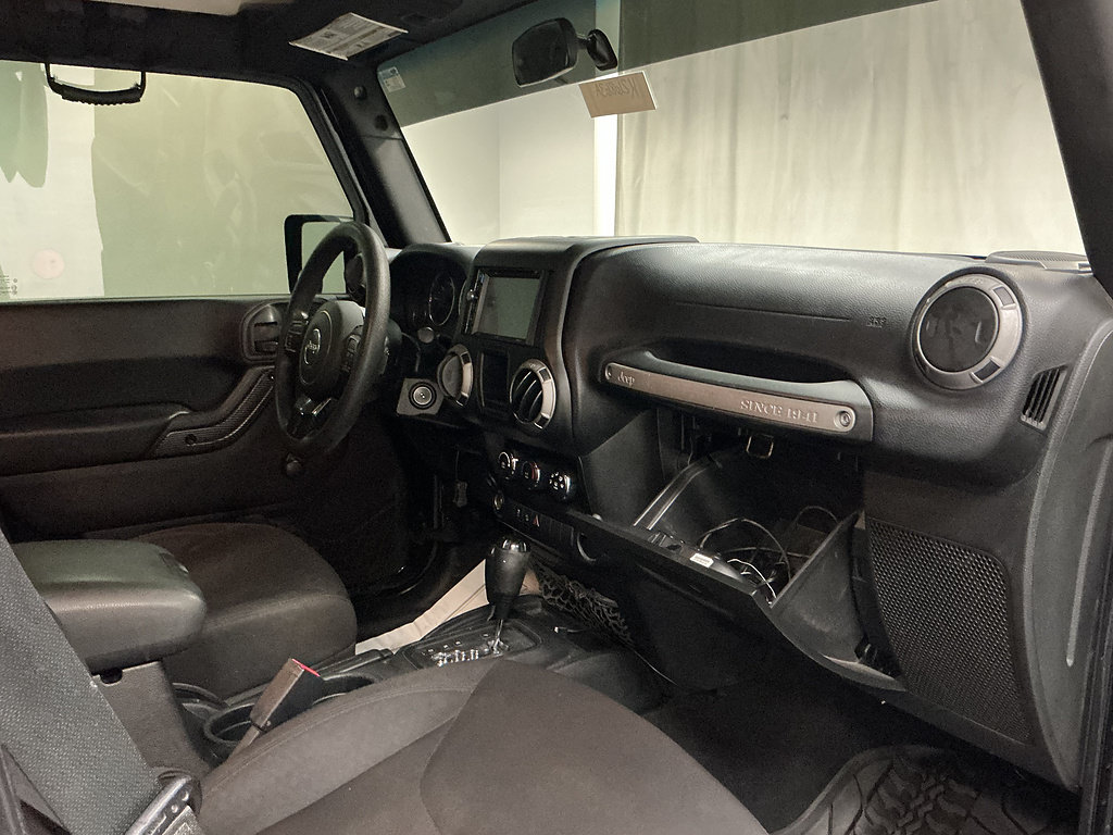 Used 2015 Jeep Wrangler Unlimited Sport w/ Max Tow Package AWD/4WD image 29