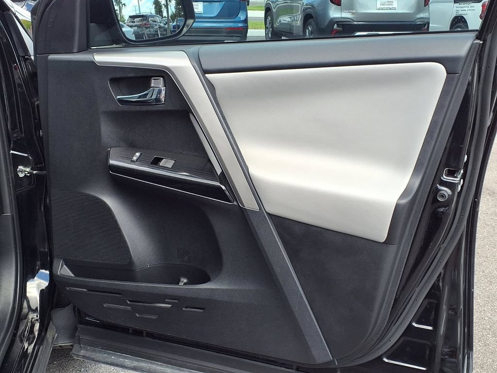 Used 2016 Toyota RAV4 Limited FWD image 12