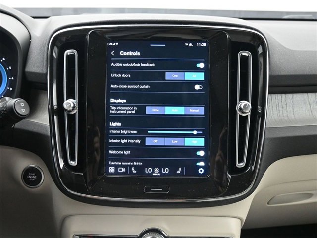 Used 2024 Volvo XC40 B5 Plus w/ Protection Package Premier image 18