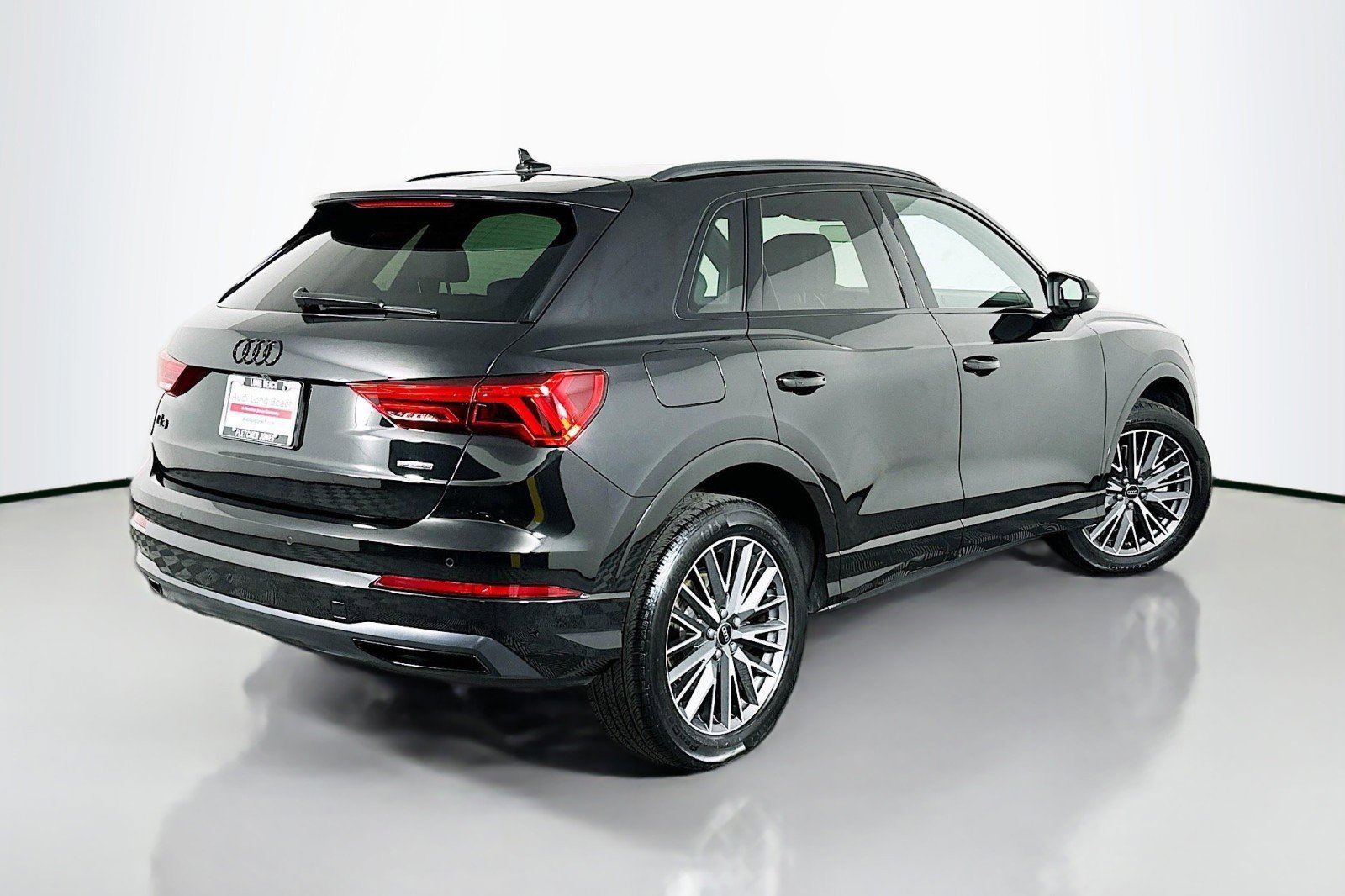 Used 2024 Audi Q3 2.0T Premium w/ Convenience Package AWD/4WD image 14