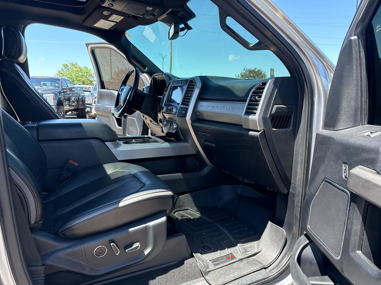 Used 2020 Ford F350 Platinum w/ FX4 Off-Road Package AWD/4WD image 34