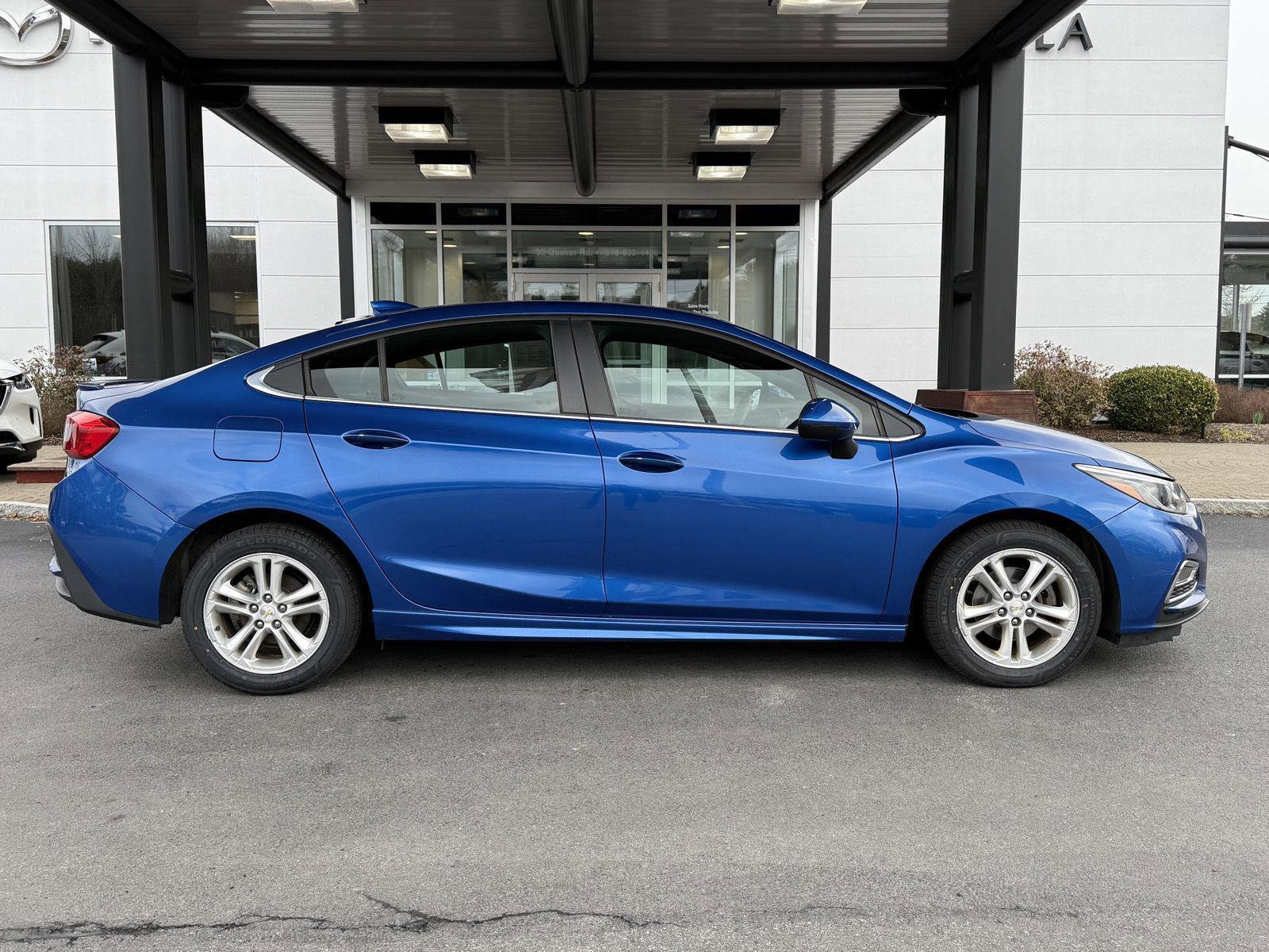 Used 2018 Chevrolet Cruze LT w/ Convenience Package image 4