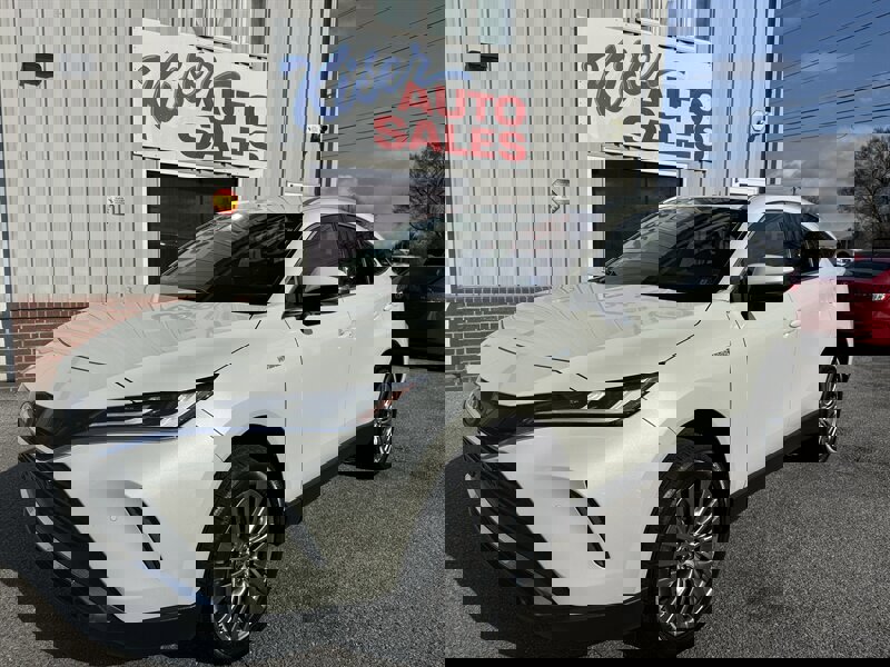 Used 2021 Toyota Venza XLE w/ Softex Package image 2