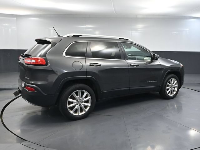 Used 2015 Jeep Cherokee Limited w/ Luxury Group AWD/4WD image 6