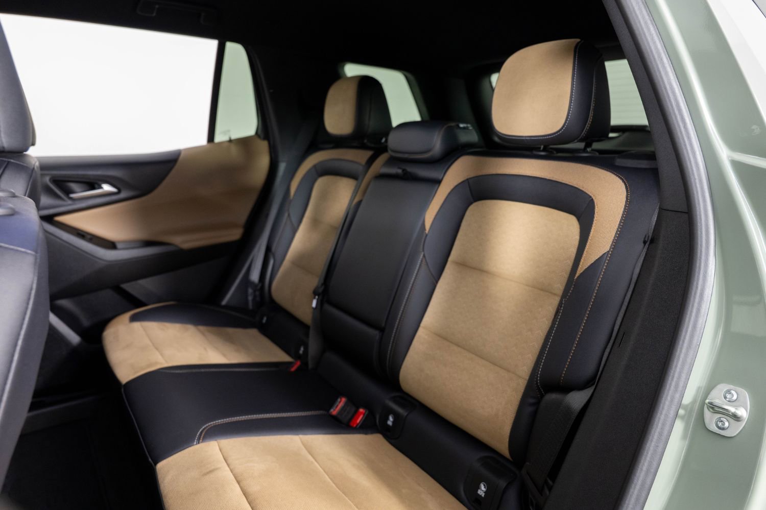 Used 2025 Chevrolet Equinox ACTIV w/ Safety and Technology Package image 19