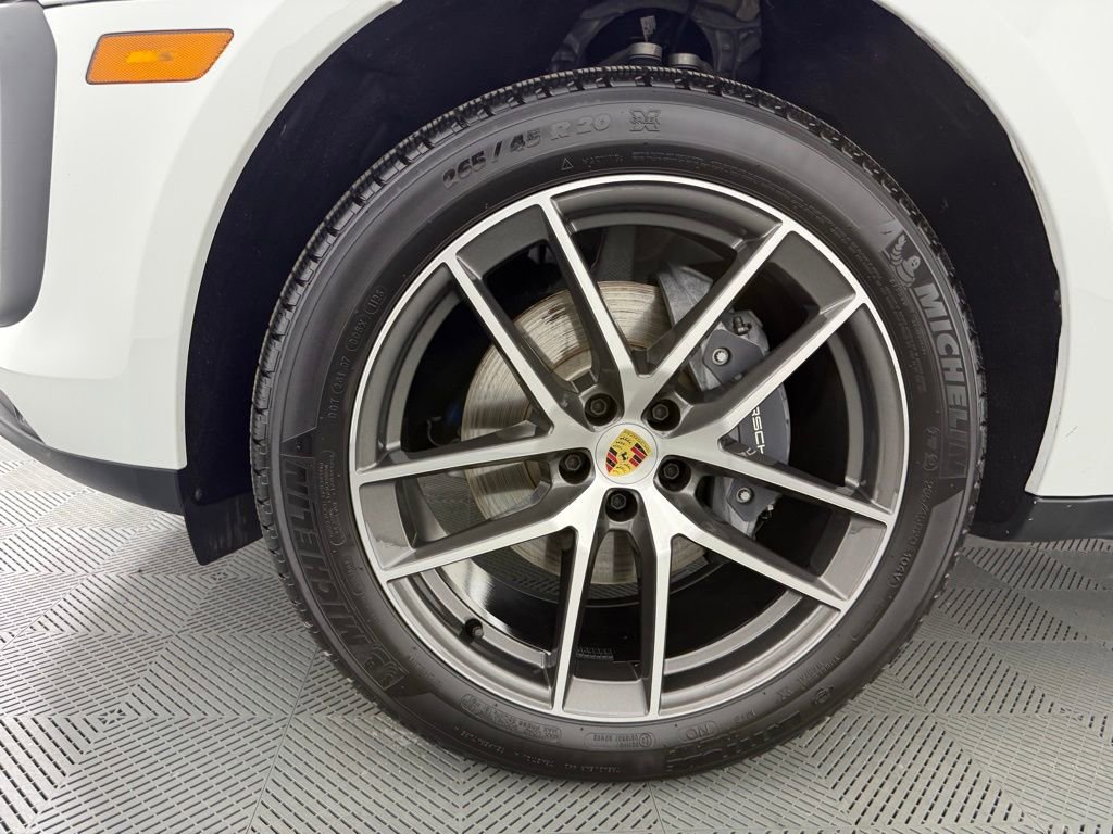 Certified 2026 Porsche Macan Turbo image 11