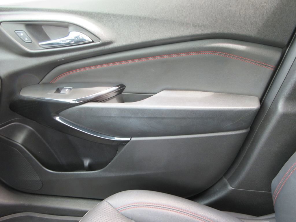 Certified 2025 Chevrolet Trax RS w/ Driver Confidence Package FWD image 33