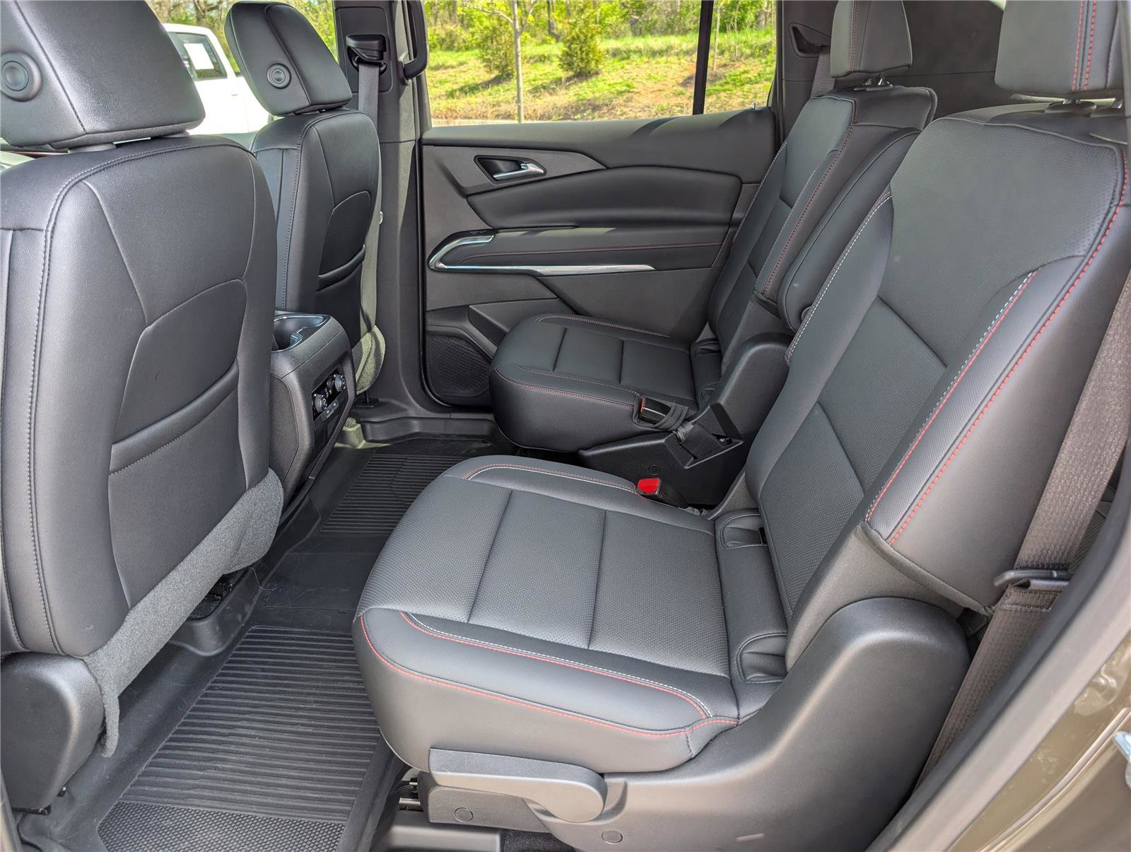 Used 2025 Chevrolet Traverse Z71 w/ LPO, Floor Liner Package AWD/4WD image 17