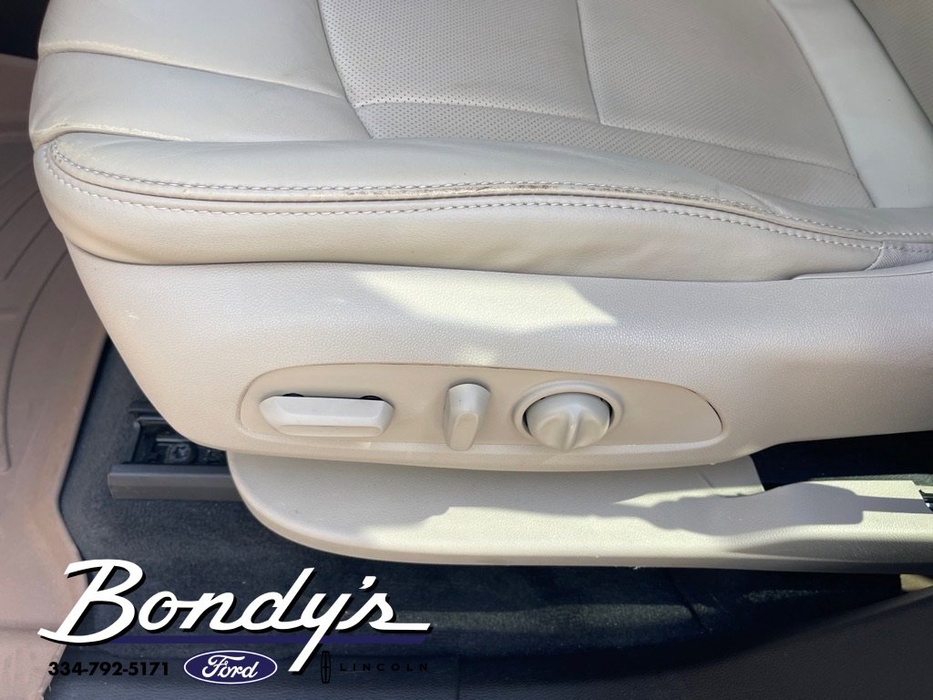 Used 2021 Buick Enclave Essence image 12