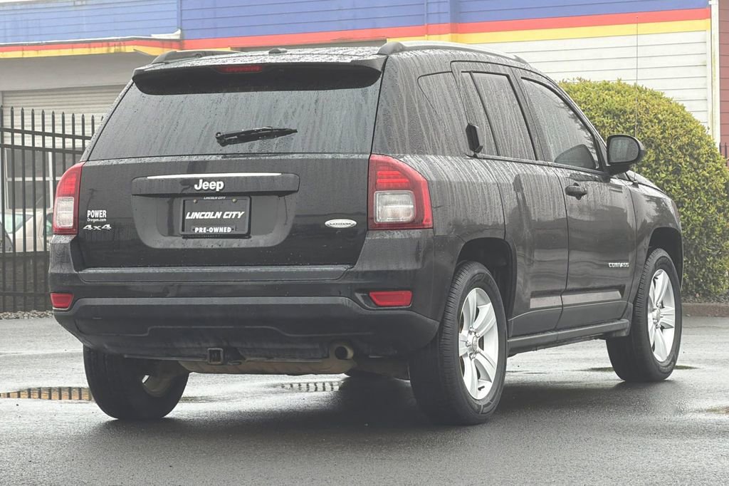 Used 2016 Jeep Compass Latitude image 4