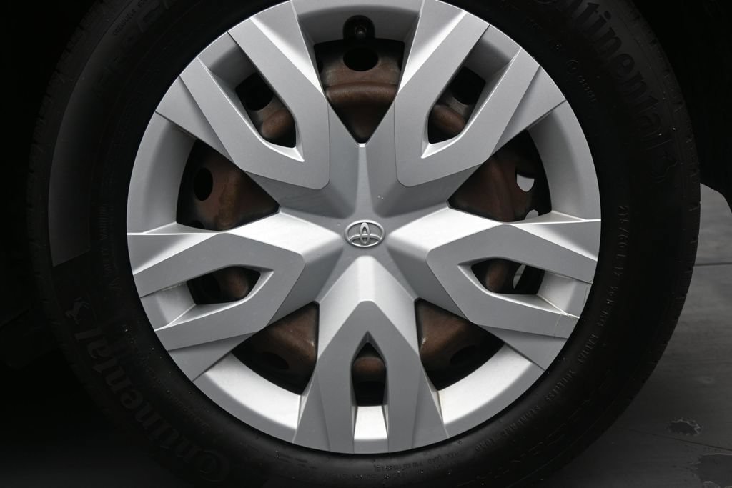 Used 2019 Toyota C-HR LE FWD image 10
