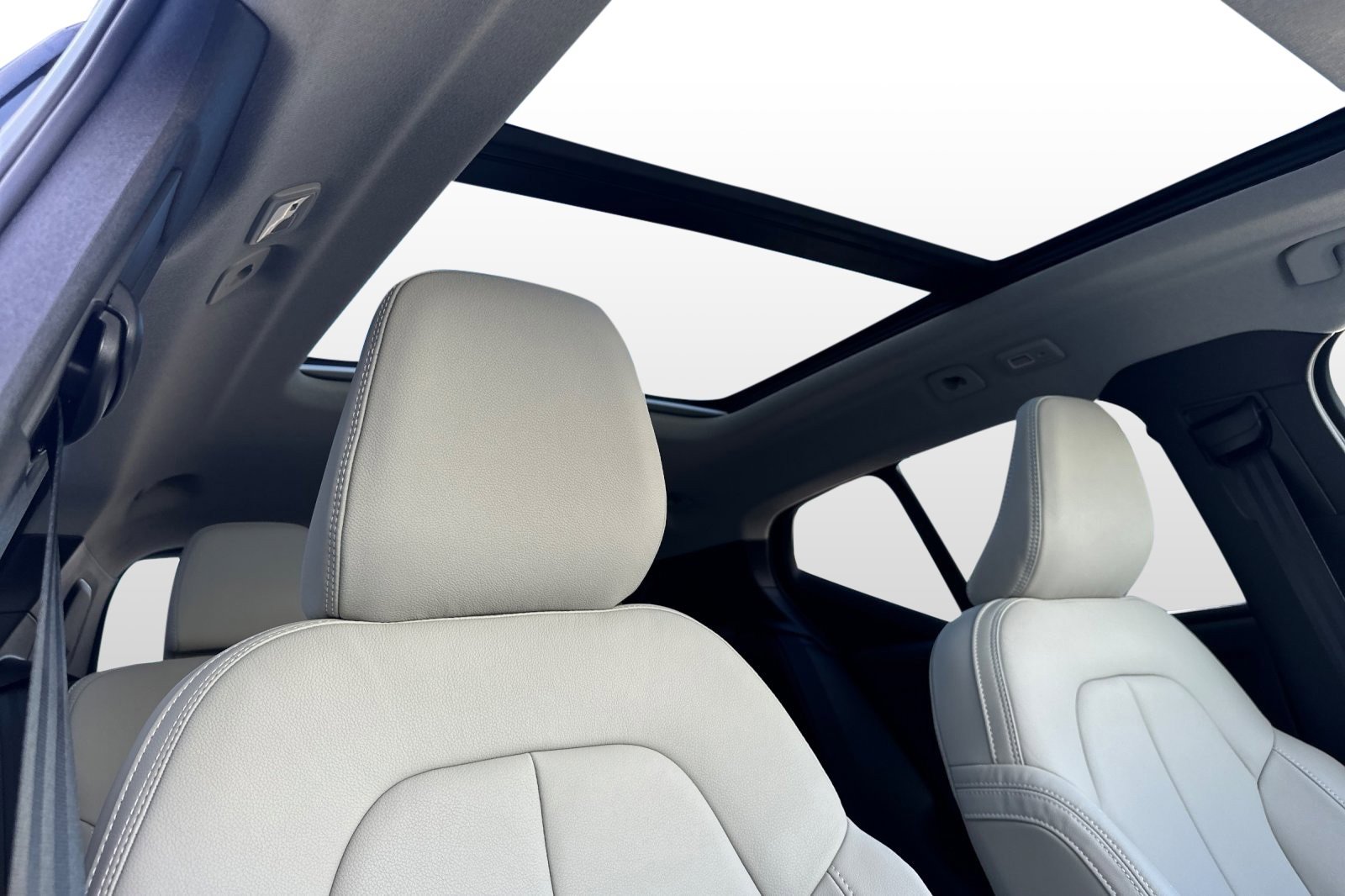 New 2026 Volvo XC40 B5 Plus w/ Protection Package Premier image 19