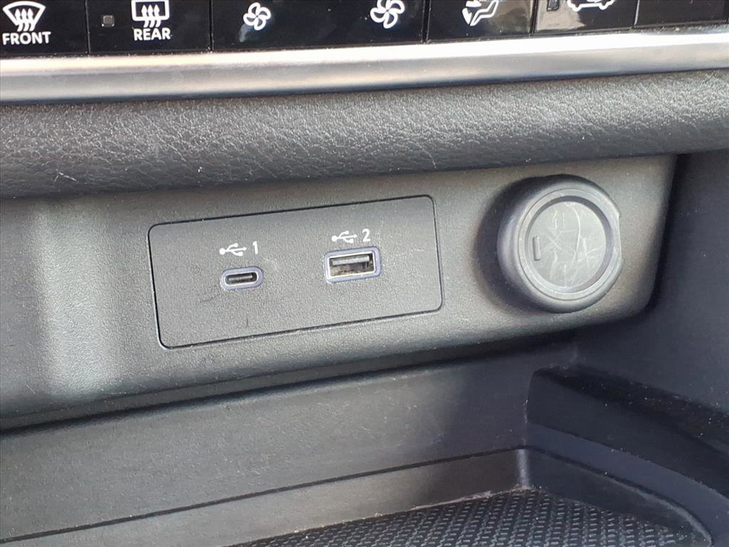 Used 2023 Nissan Rogue SV image 9