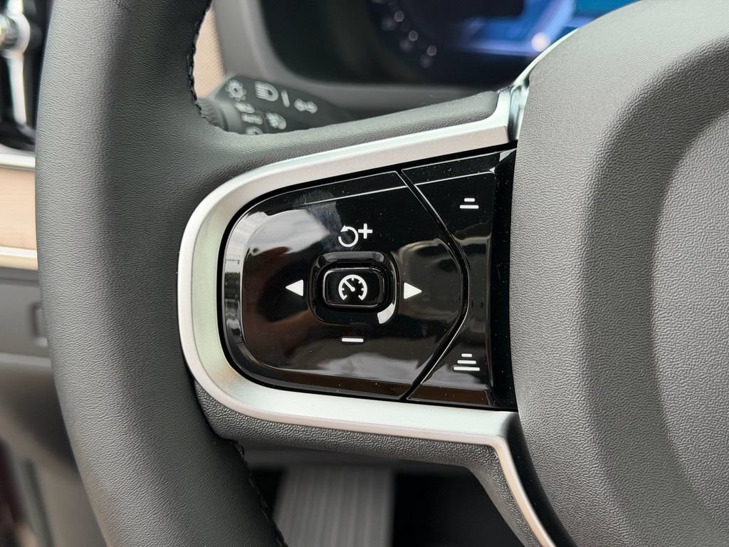 New 2026 Volvo XC90 T8 Plus w/ Protection Package Premier AWD/4WD image 19