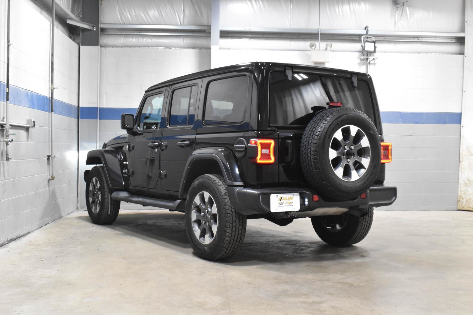 Used 2023 Jeep Wrangler Unlimited Sahara w/ LED Lighting Group AWD/4WD image 22