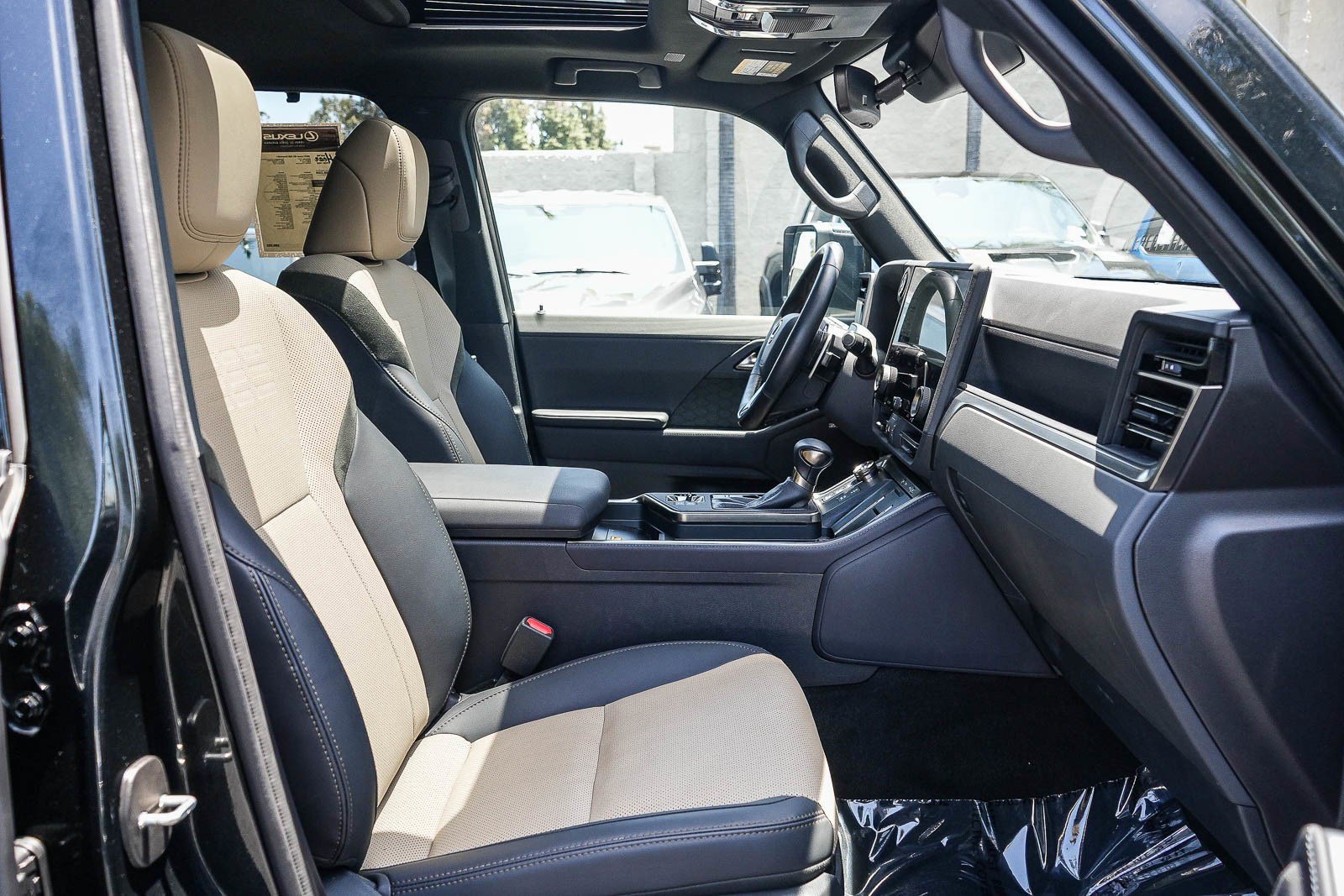 Used 2025 Lexus GX 550 AWD/4WD image 16