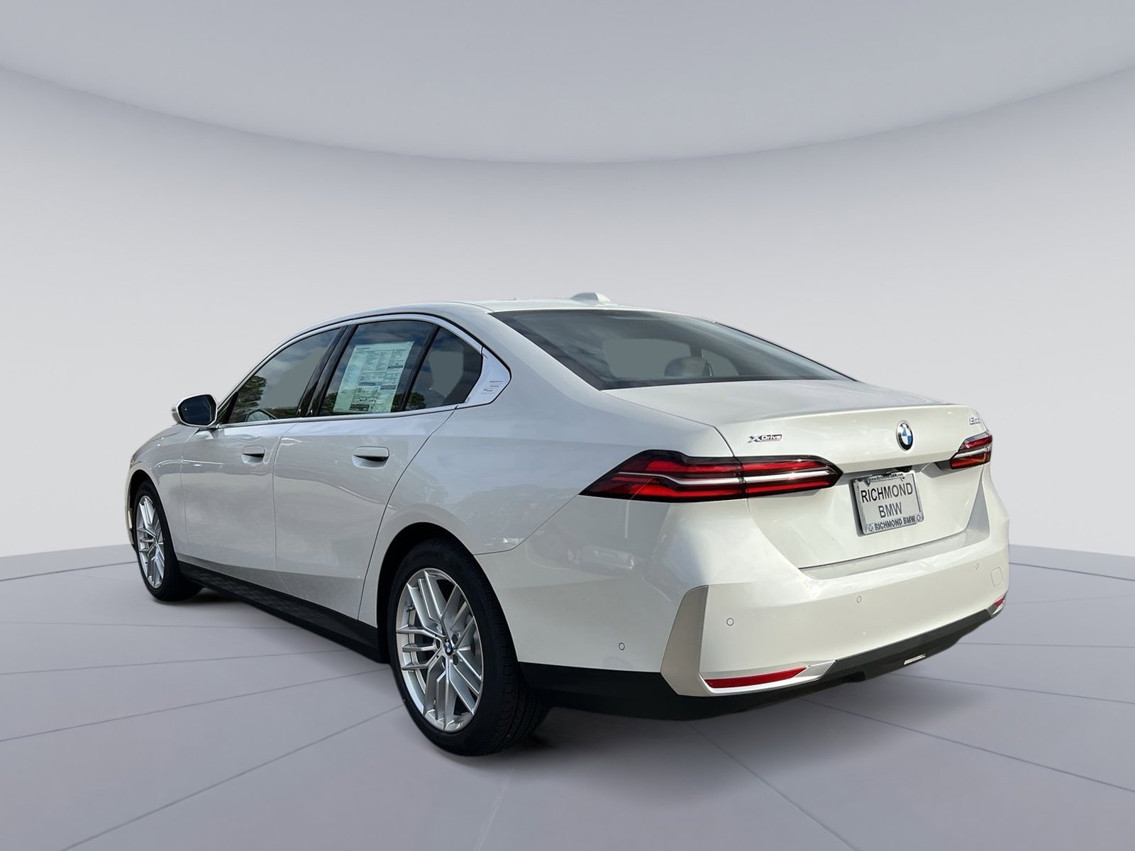 Certified 2025 BMW 530i xDrive w/ Premium Package image 3