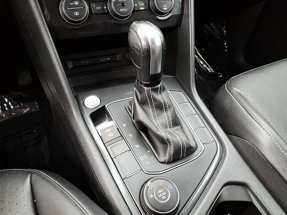 Used 2021 Volkswagen Tiguan SE image 30