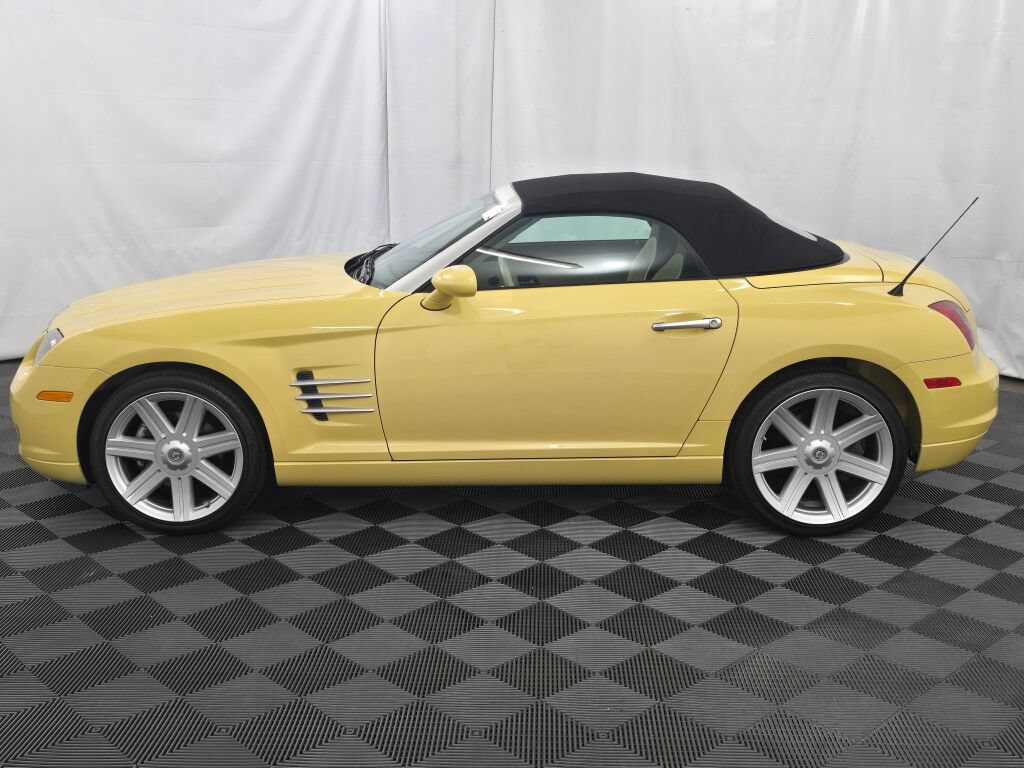 Used 2005 Chrysler Crossfire Limited RWD image 2